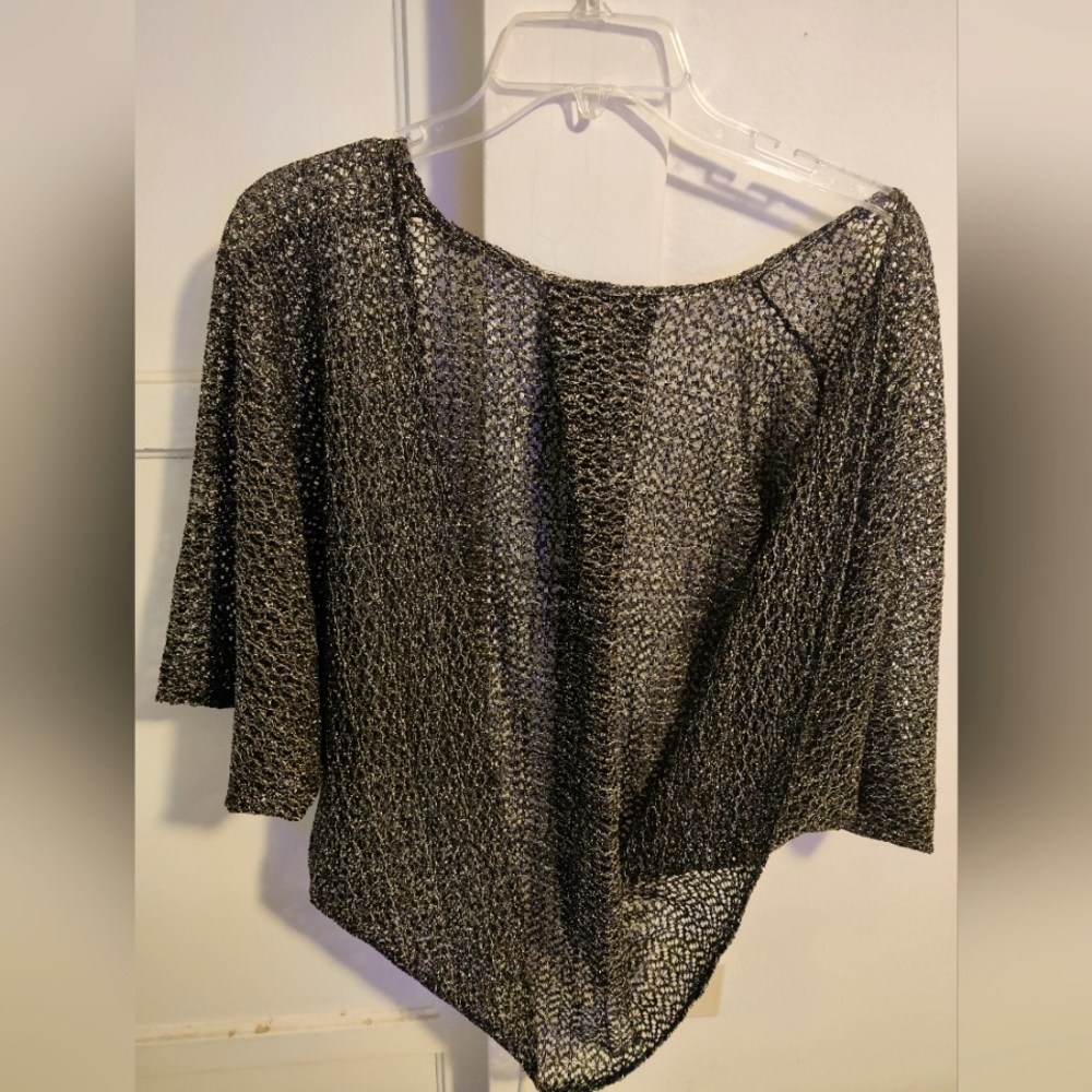 Black & Gold Scalloped short Sleeves with open front.